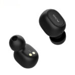 Снимка на двете слушалки QCY T1c в черен цвят - отдолу и отгоре